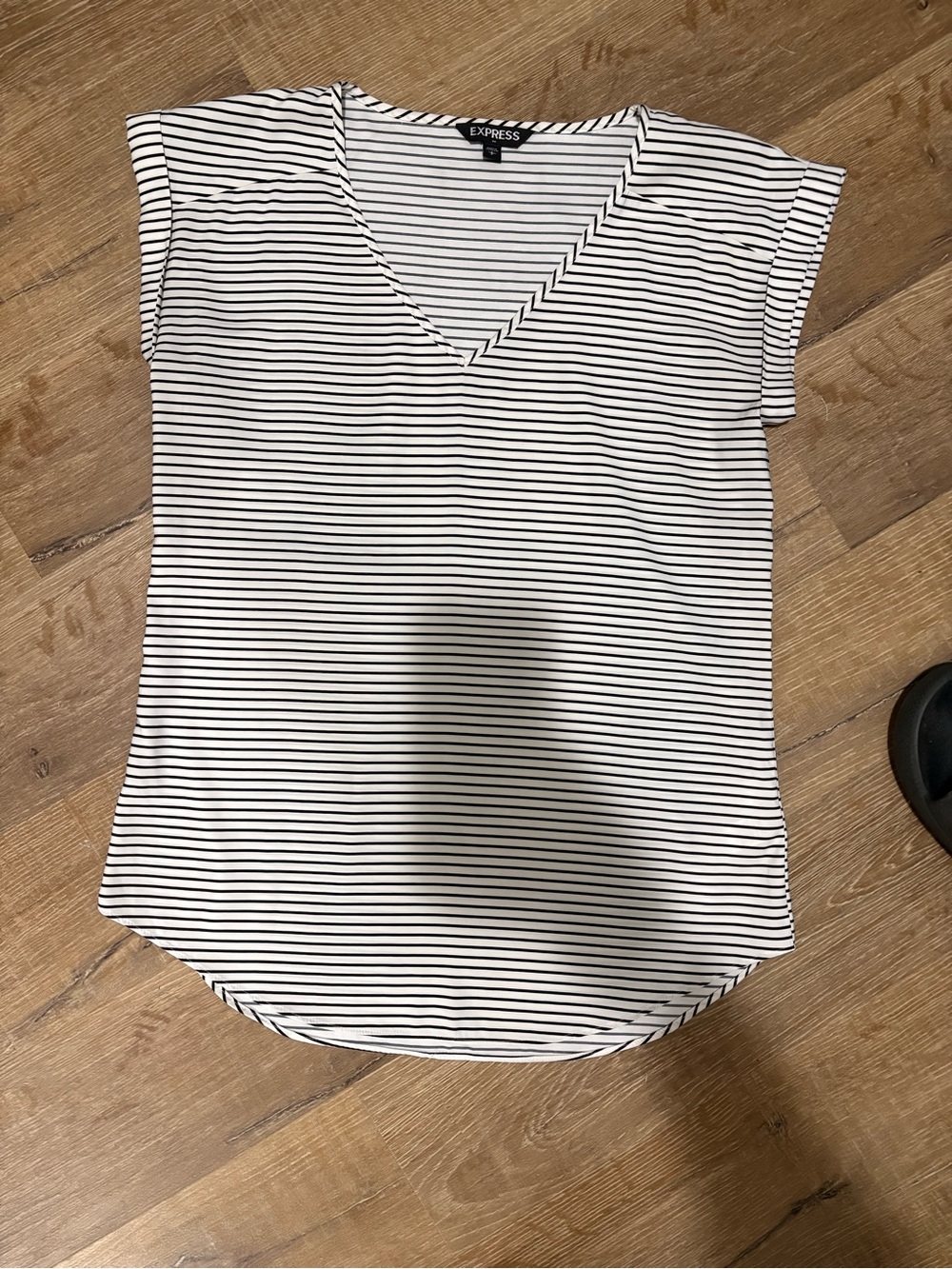 Express Black and White Striped V‑Neck Short Sleeve Tee
